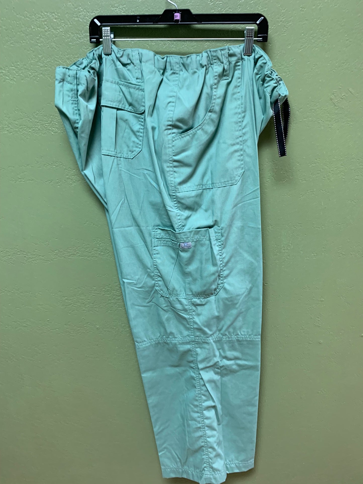 CLEARANCE White Swan Fundamentals scrub pants cargo